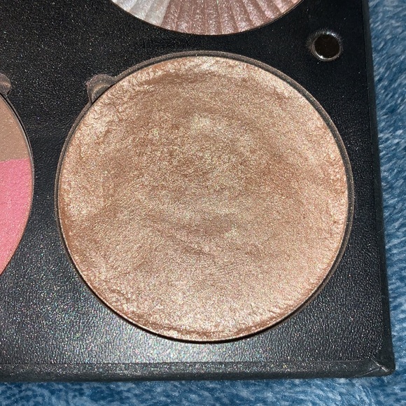 Ofra on the glow highlighter/bronzer palette - Picture 4 of 12